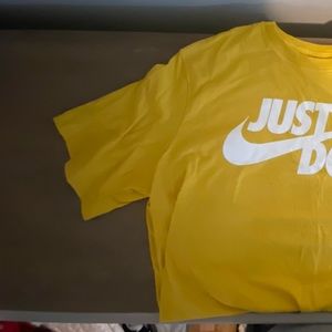 NEW NIKE yellow M t-shirt!